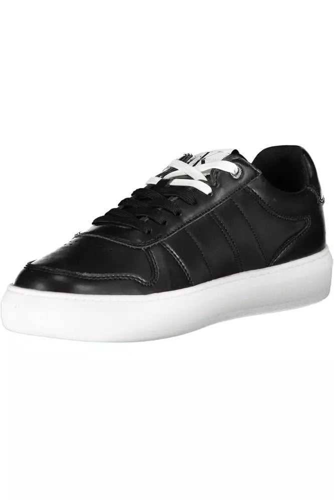 Sleek Black Sports Sneakers with Contrasting Accents