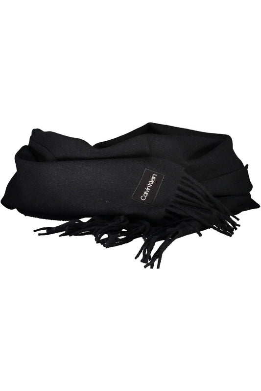 Elegant Woolen Scarf with Contrasting Details