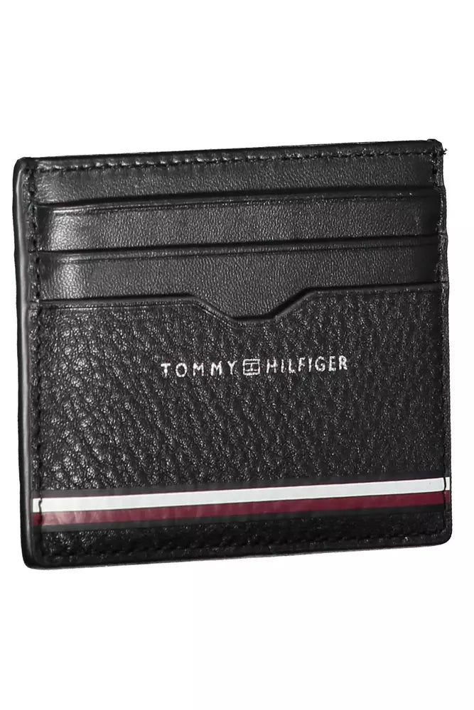 Sleek Leather Card Holder with Contrast Detail